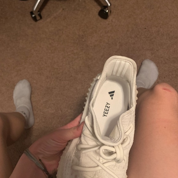 Yeezy Boost 350 V2 Bone - Picture 4 of 6